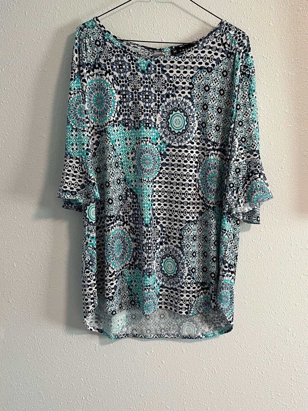 Scoop-Neck Medallion Print Tunic Top in Aqua, Blue & White Size XL